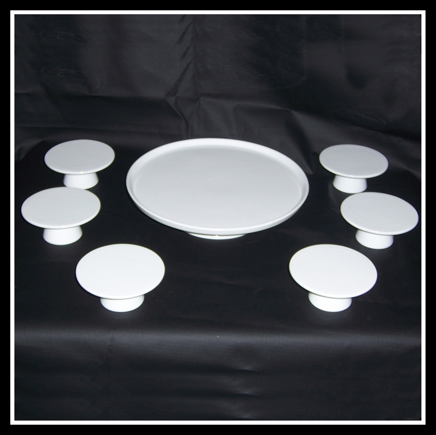 Set of 7 white round ceramic stands