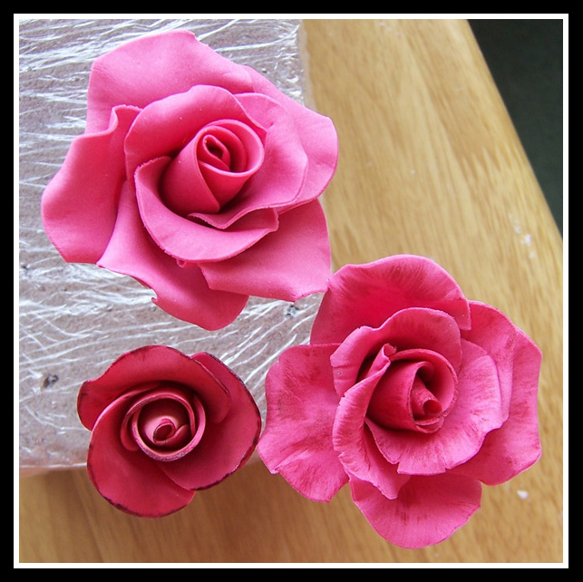 Pink roses cake decorations